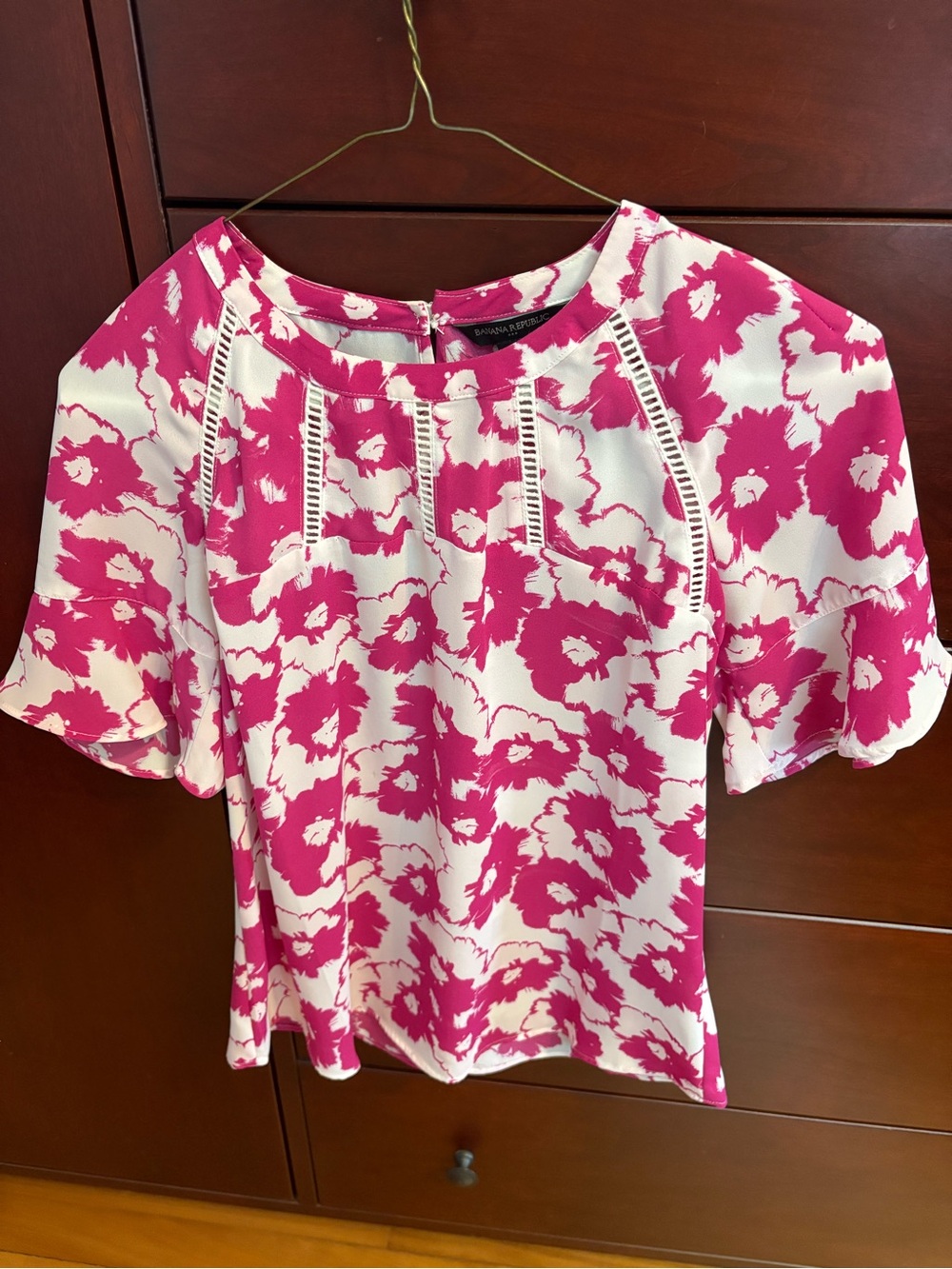 Banana Republic Floral Pink and White Short-Sleeve Women's Top